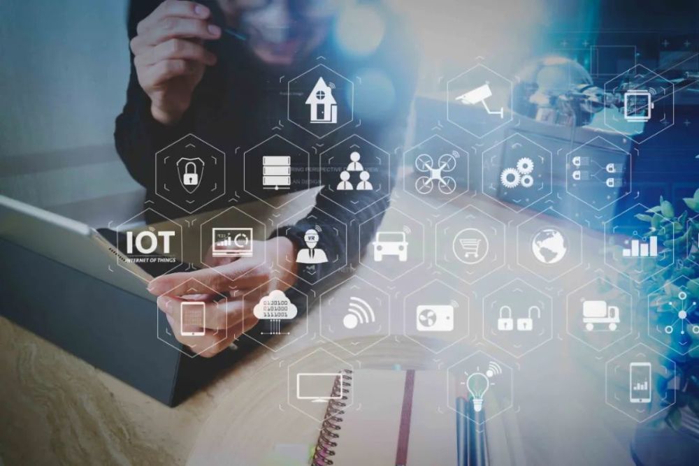 Mini LED與大尺寸智慧商顯：信息技術(shù)的新引擎