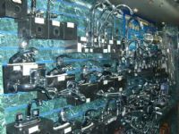 大昌五金交電連鎖-廣東番禺市橋捷進(jìn)中路來福園16號-五金工具、電工器材、照明燈具、裝飾五金、水曖器材、包裝材料、油化工、消防勞保-產(chǎn)品展廳